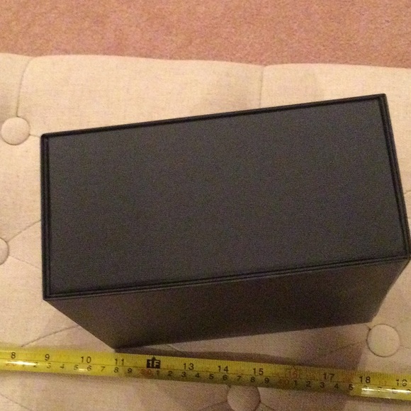 New Gucci Gift Box - Picture 11 of 16